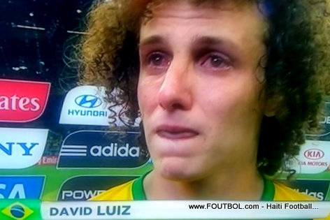 PHOTO: David Luiz, Capitaine ekip Brezil la ap Kriye apre Brezil pedi 7-1 devan Allemagne